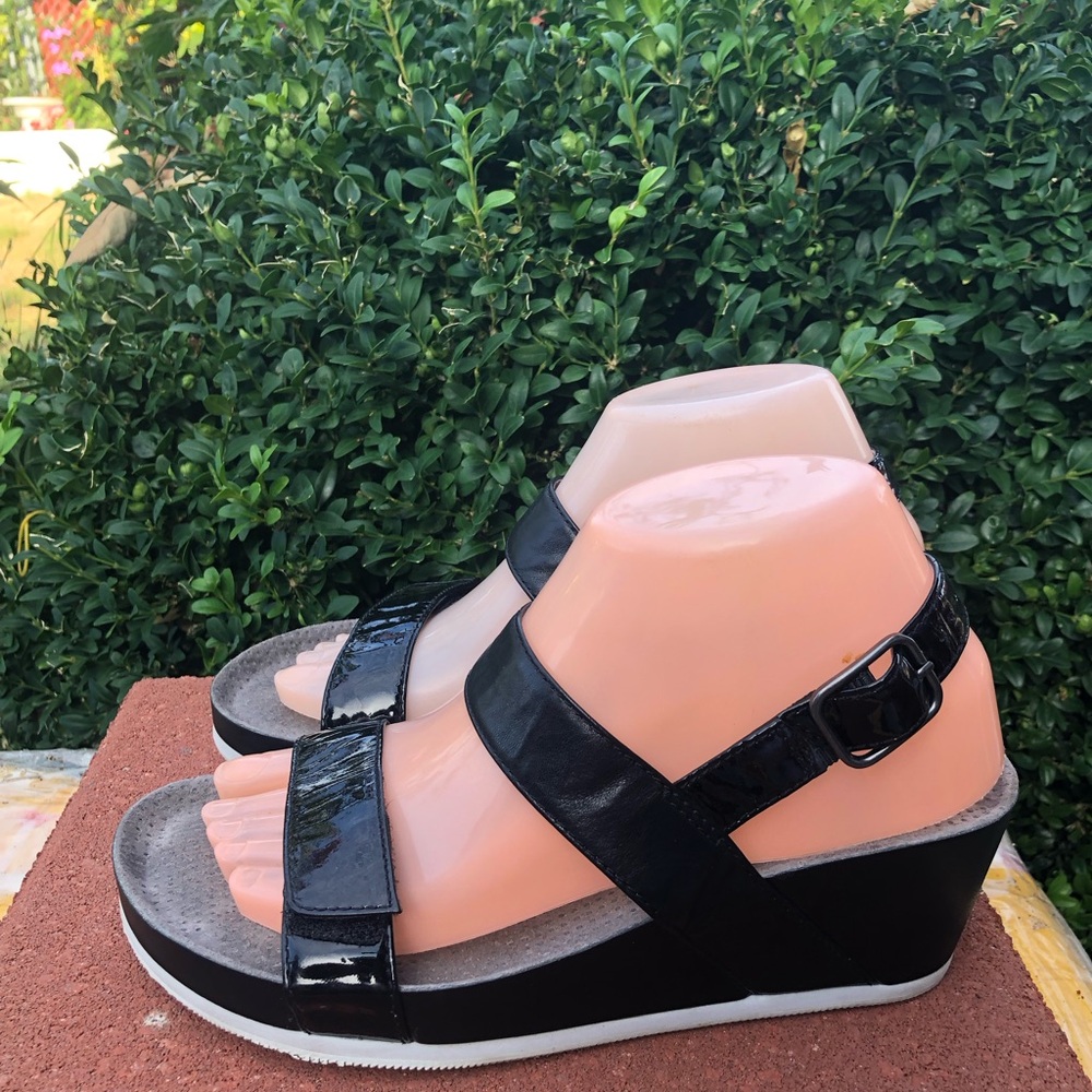 SoftWalk womens Black Ankle Strap Hart Wedge Sandals Size 7W